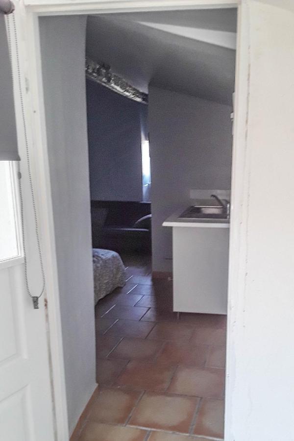 Studio Entre Cevennes Et Camargue Montfrin Exterior foto